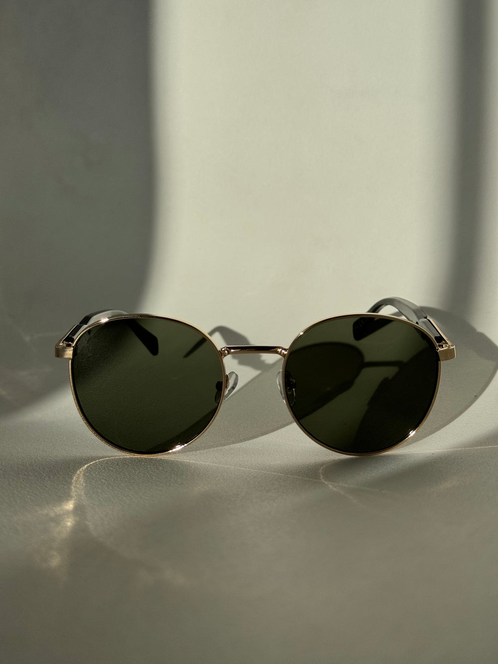 Davon Classic 80s Style Sunglasses In Green Gold