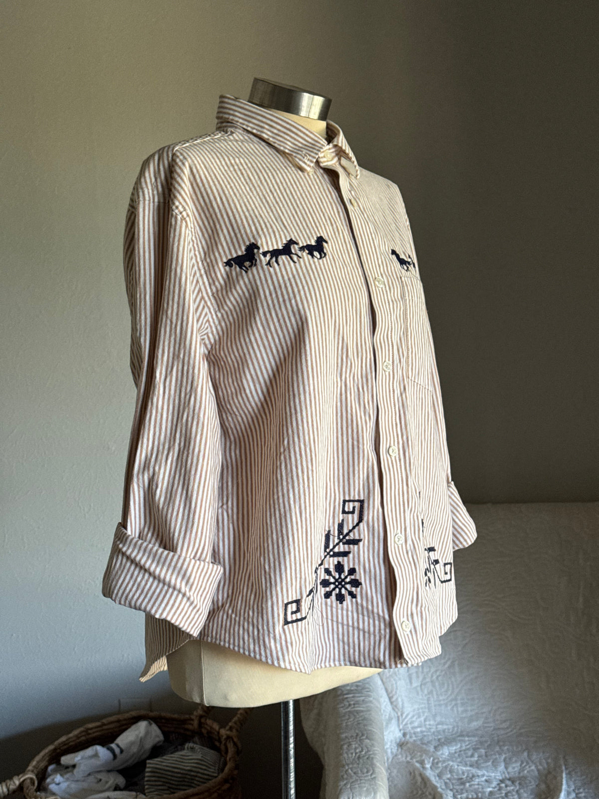 Lawrence Handcrafted Embroidered Cropped Button Down