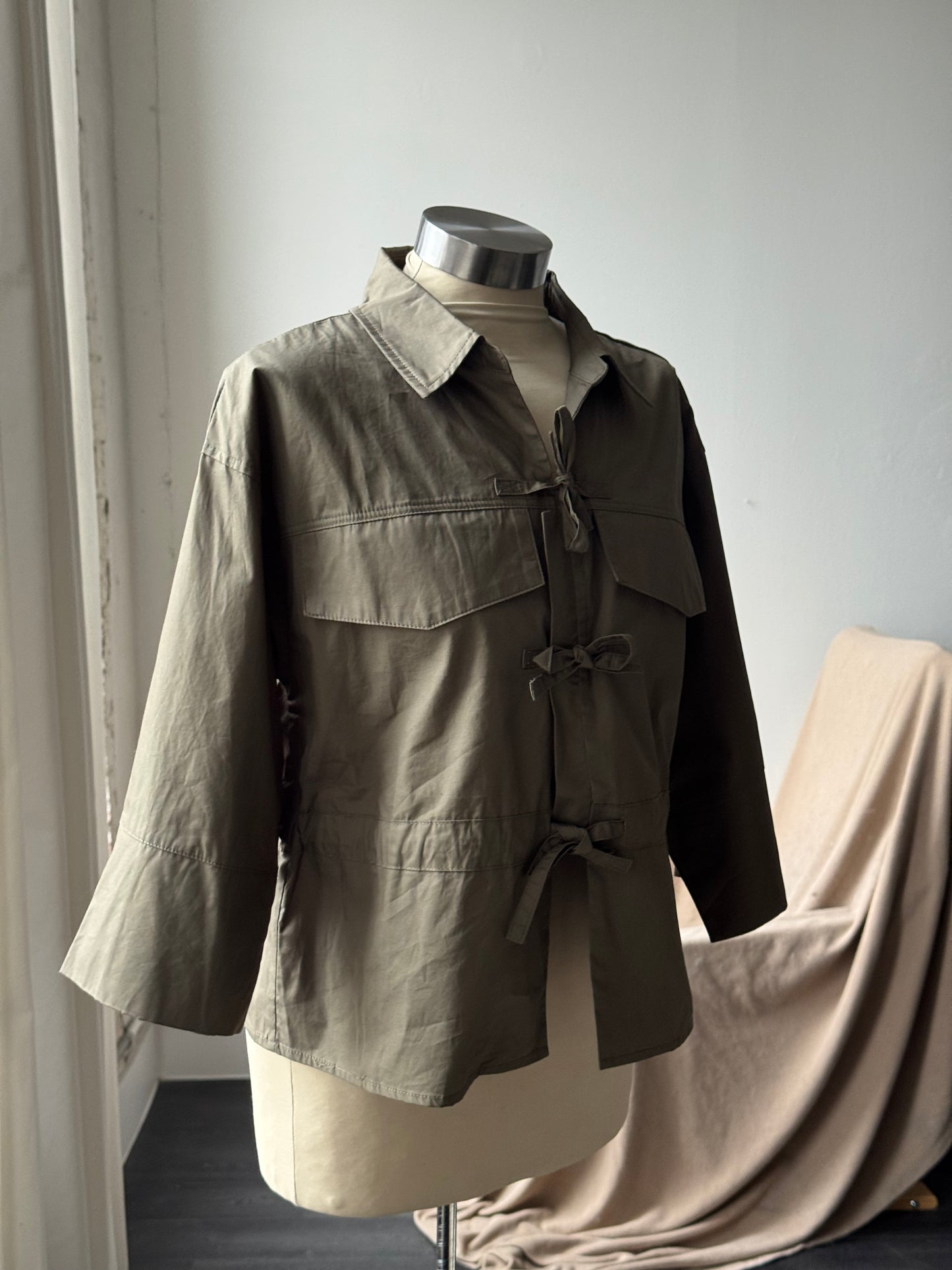 Robin Cotton 3/4 Sleeve Tie Front Top In Forest