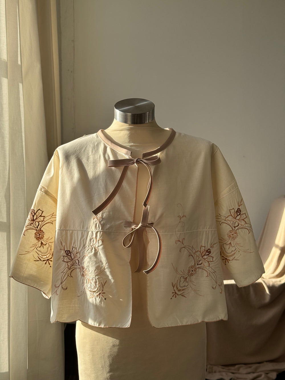 Judy Handcrafted Vintage Embroidered Tie Front Top In Cream