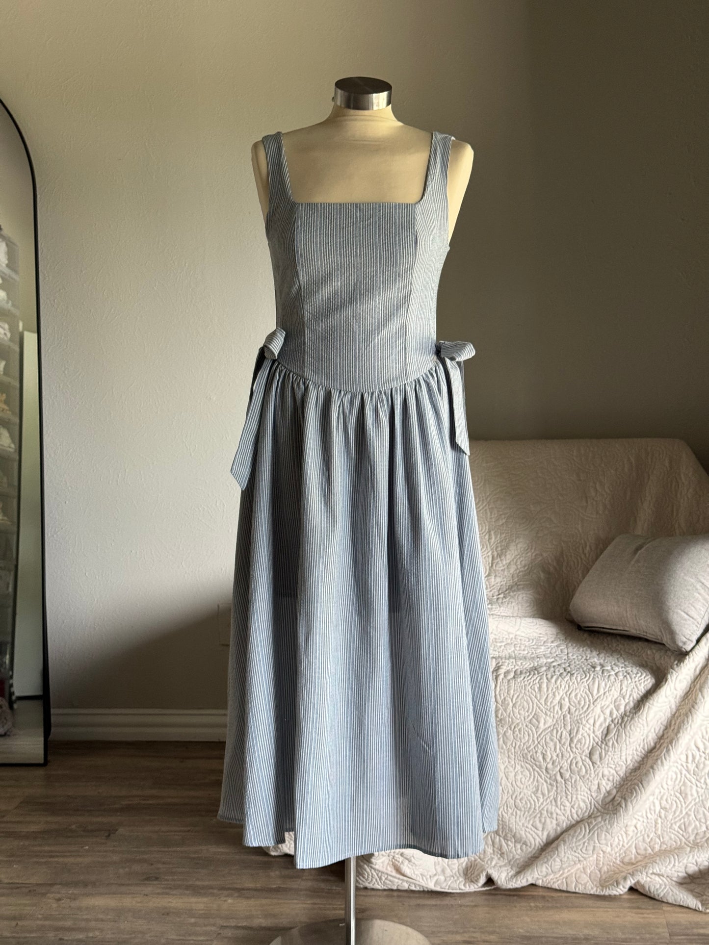 Harly Side Tie Cotton Midi Dress In Dust Blue