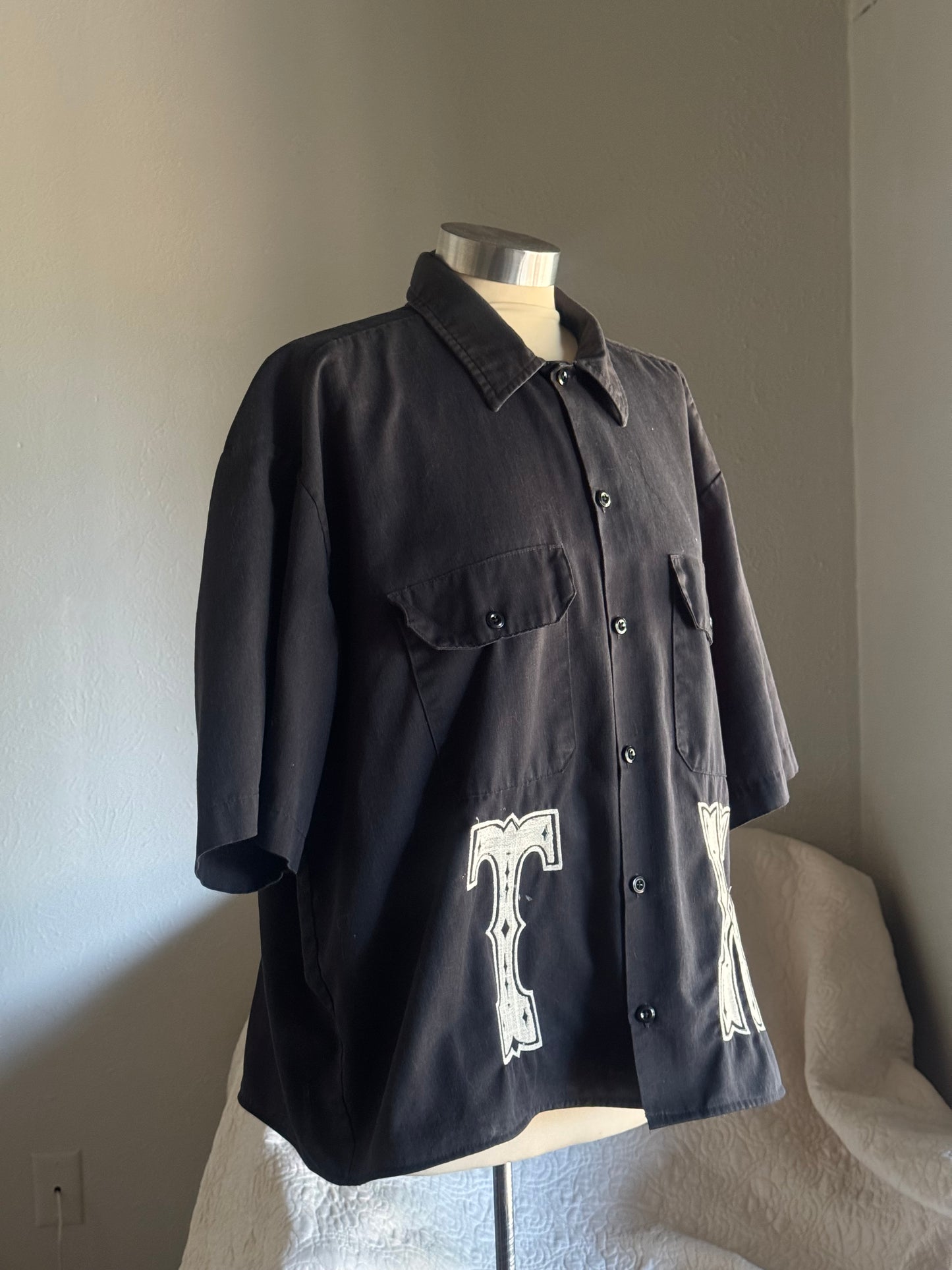 O.L. Handcrafted Embroidered Unisex Cropped Button Down In Vintage Black