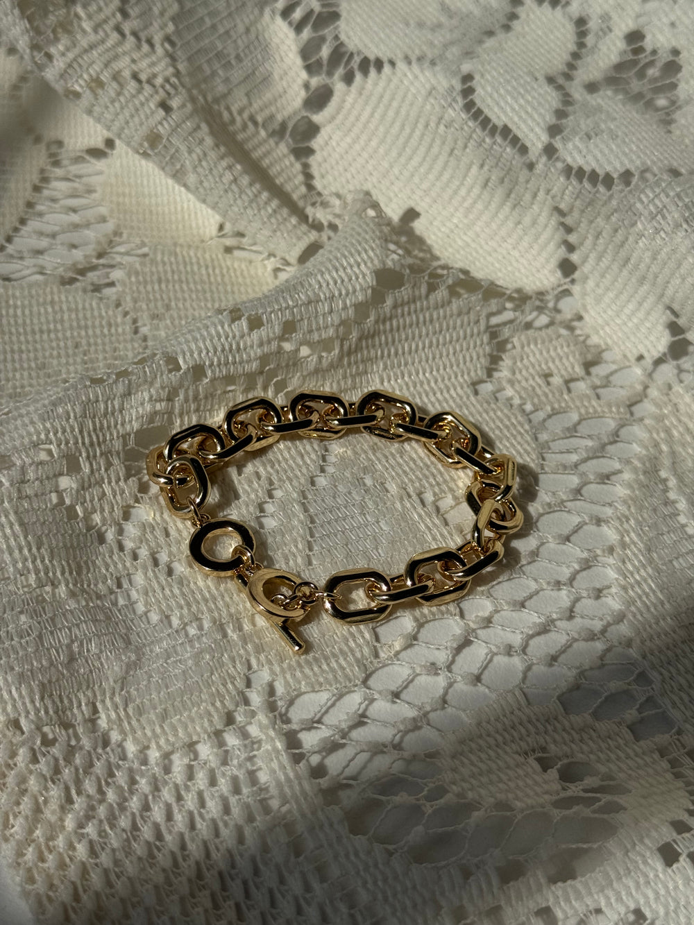 Galeb Chunky Toggle Link Chain Bracelet In Gold