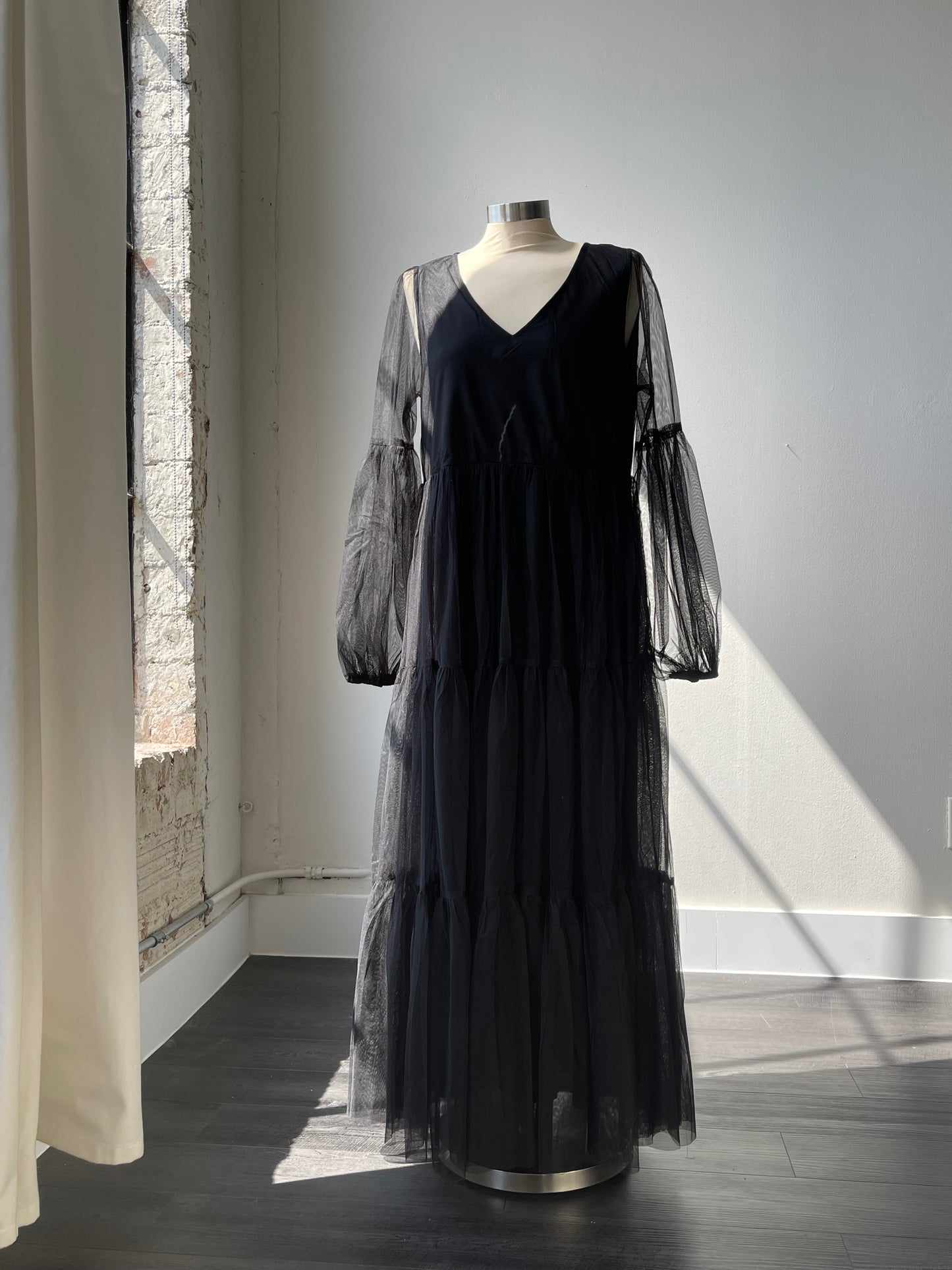 Brandi V Neck Sheer Balloon Sleeve Maxi Dress In Black