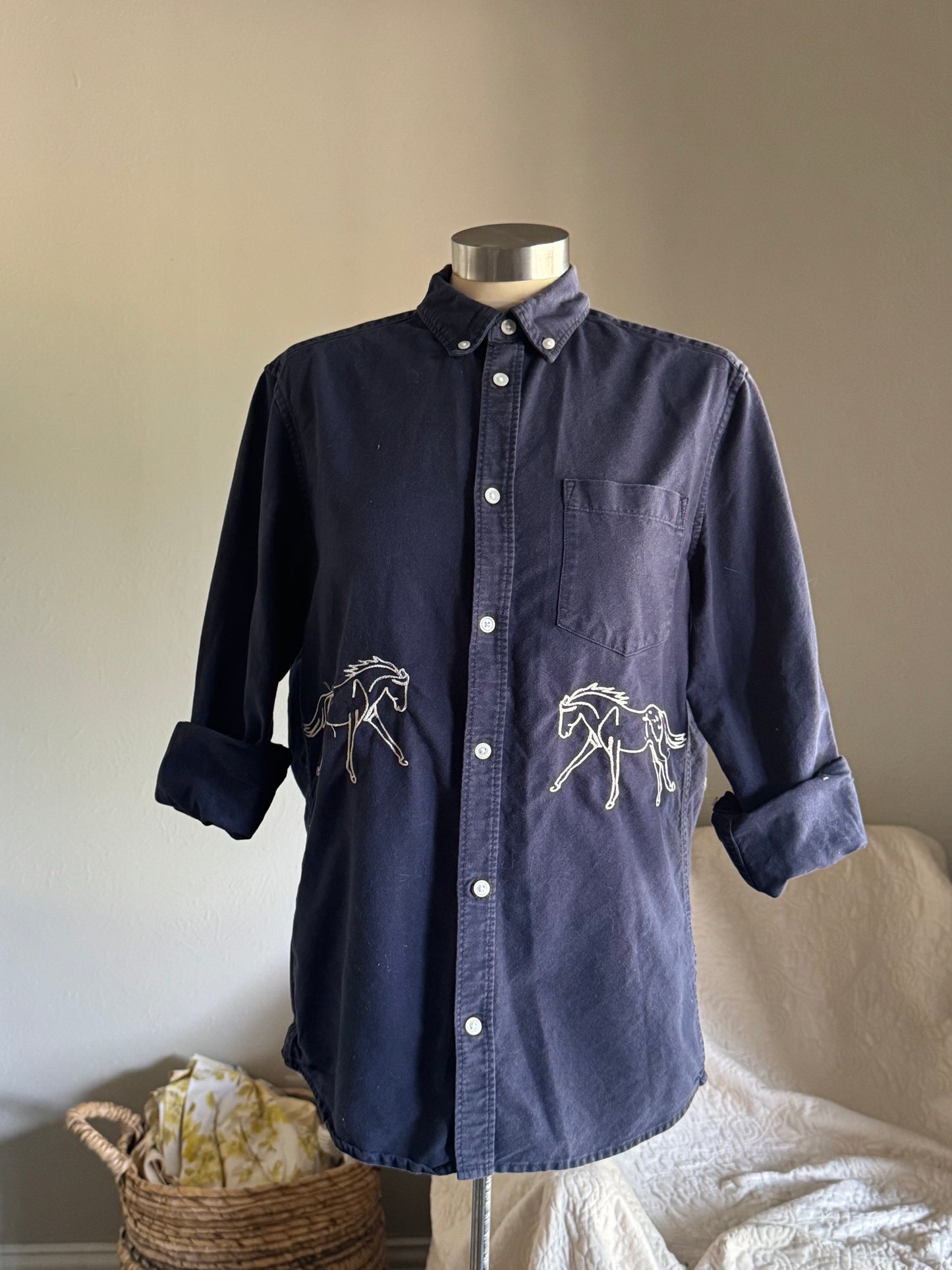 Jaxson Handcrafted Embroidered Button Down In Midnight Navy