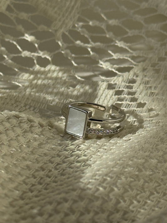 Danielle Mother Of Pearl & Charm Ring In Ivory Silver￼