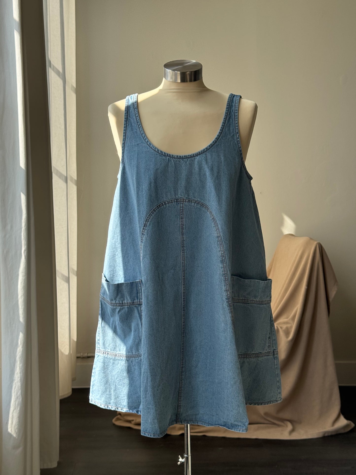 Phoebe 70s Style Pocket Classic Denim Dress