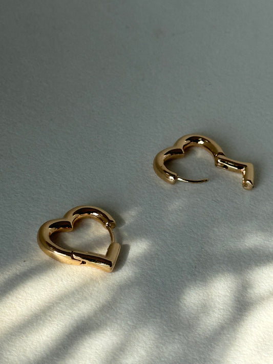 Curved Plated Heart Hoop Earring In Gold ￼