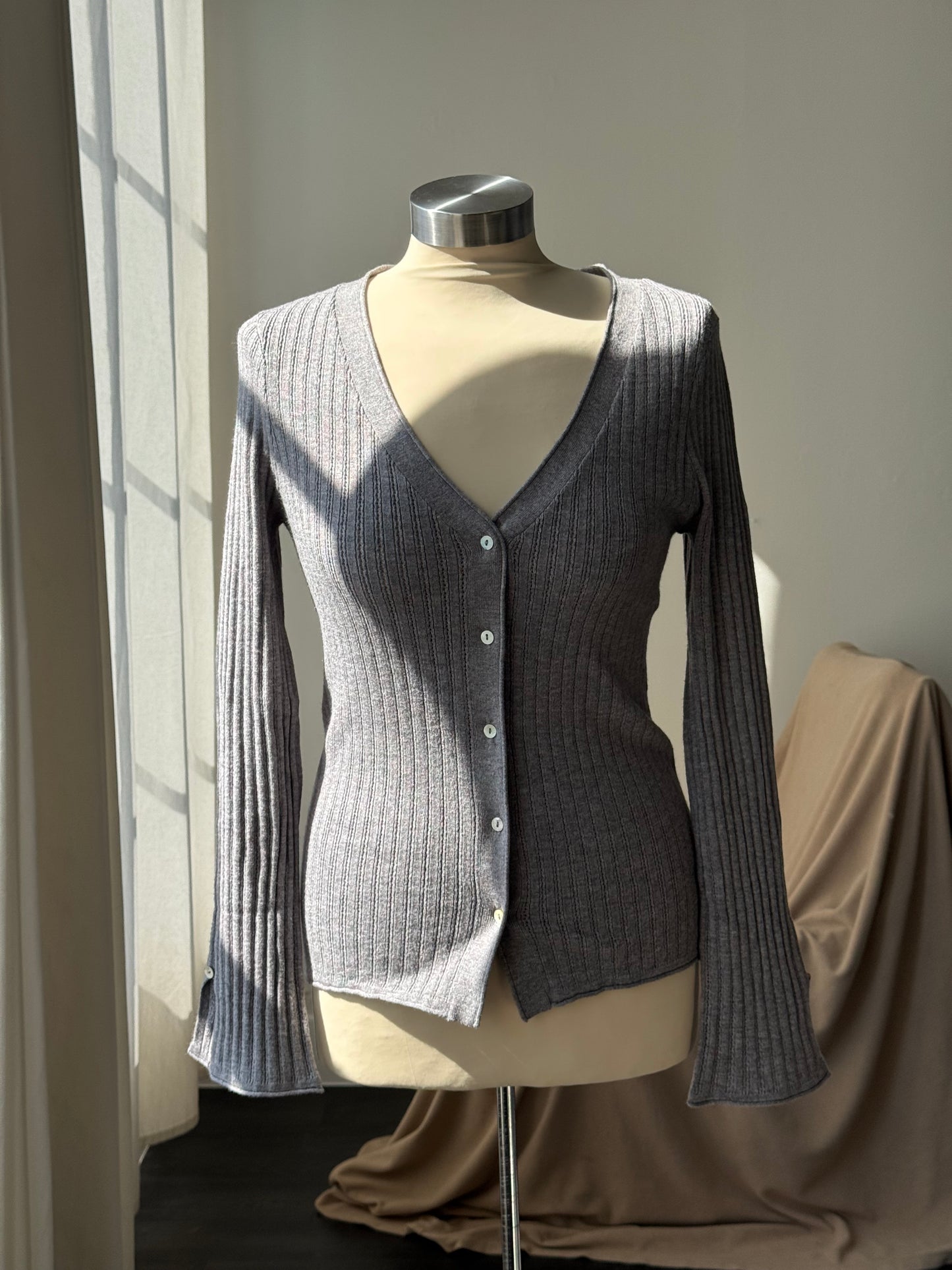 Kimberly 90s Style Classic Fitted Button Down Sweater In Grey￼