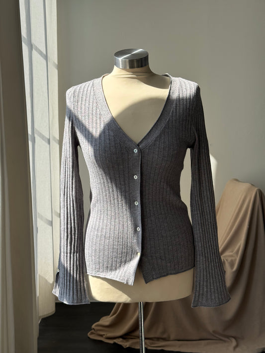 Kimberly 90s Style Classic Fitted Button Down Sweater In Grey￼