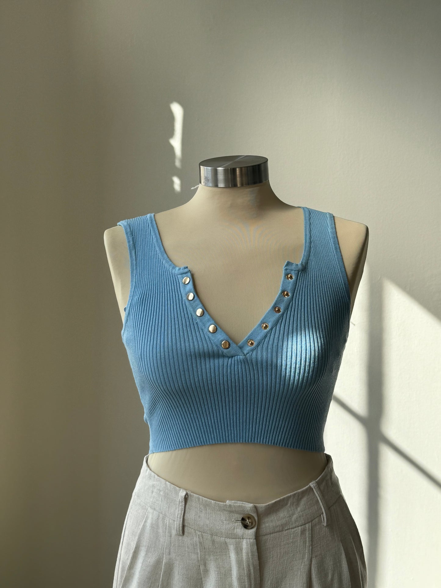 Sadie Button Front Ribbed Cropped Tank Top In Sky