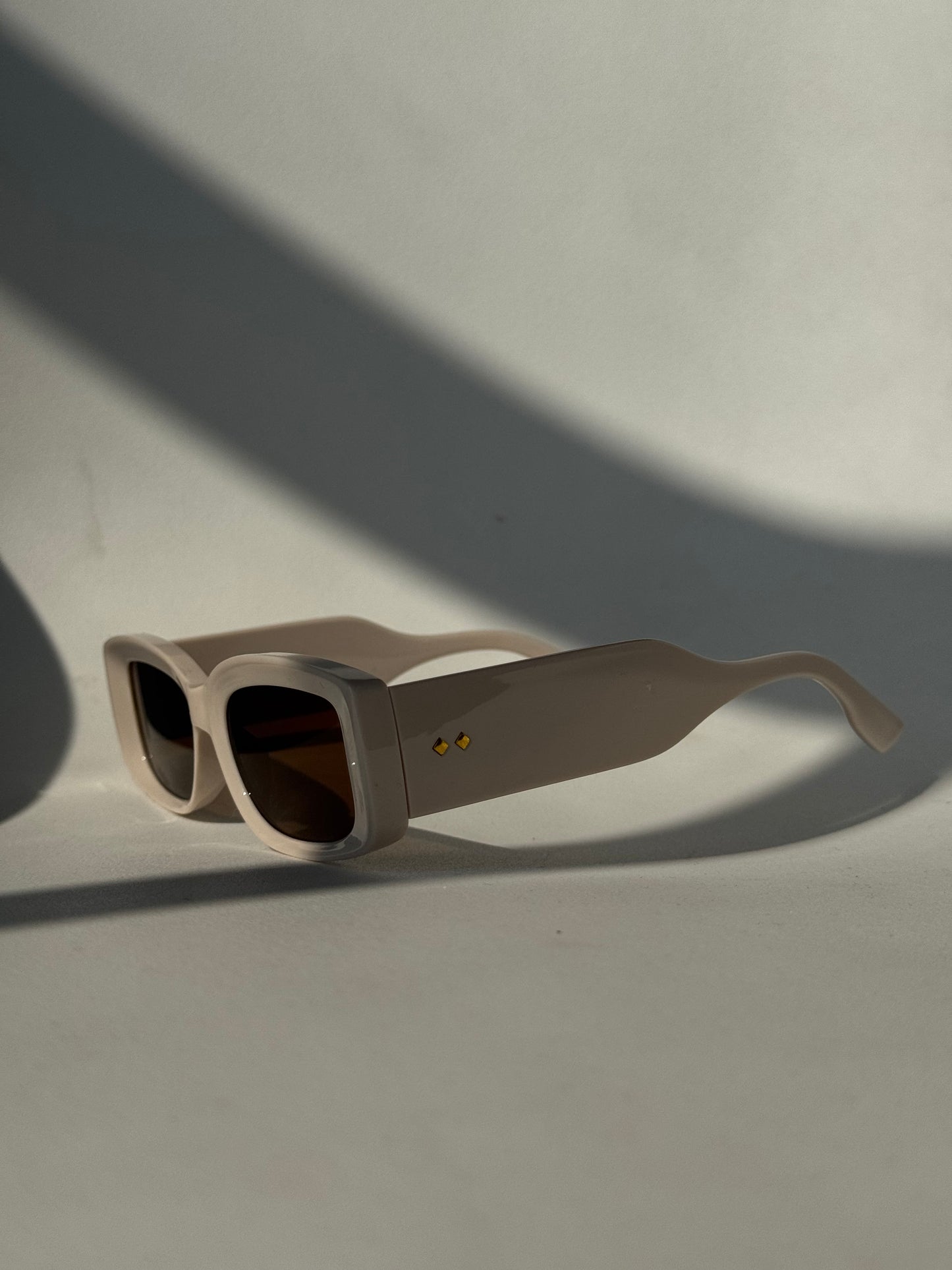 Shasta Square Double Stud Sunglasses In Cream
