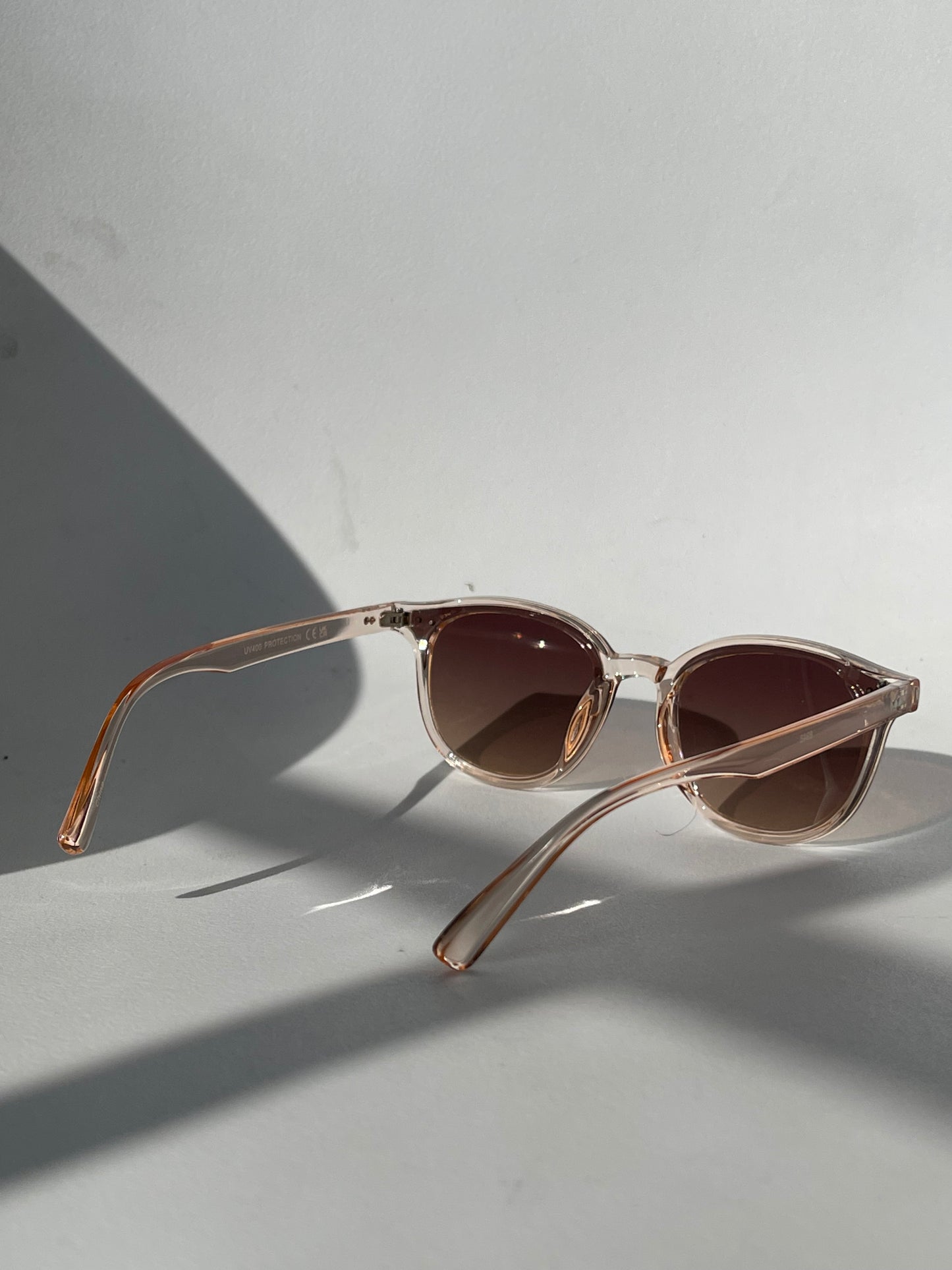 Abbey Classic 80s Style Double Stud Sunglasses In Peach