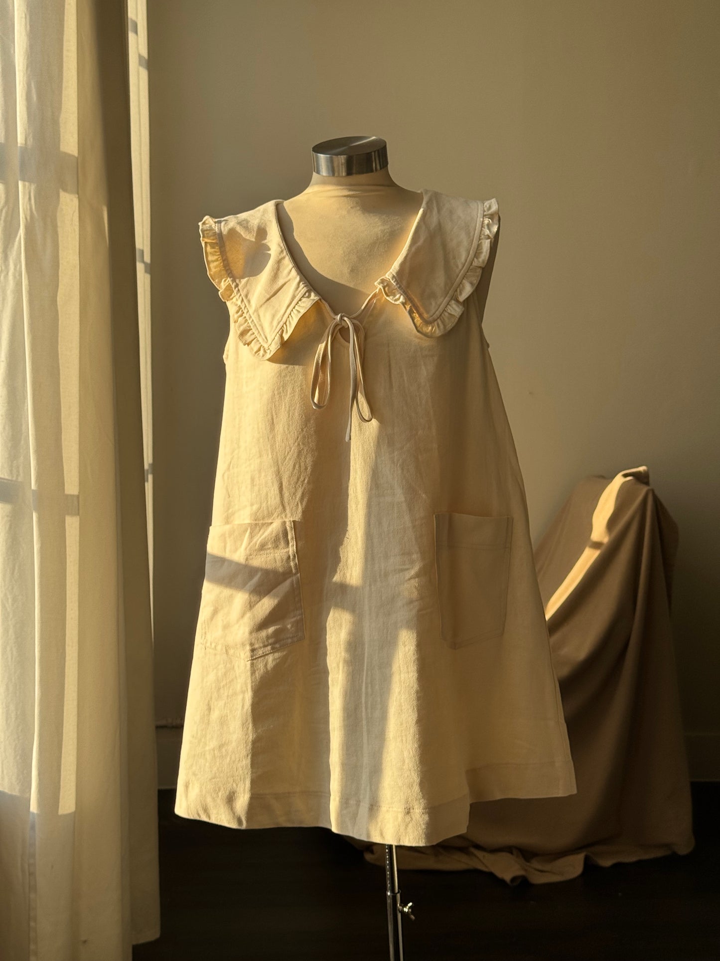 Tiffany Ruffle Collar Cotton Dress In Cream￼