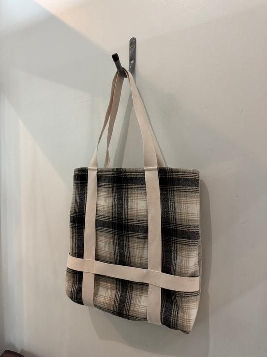 Haselden Handcrafted Hat Holder Tote Bag In Camo Plaid