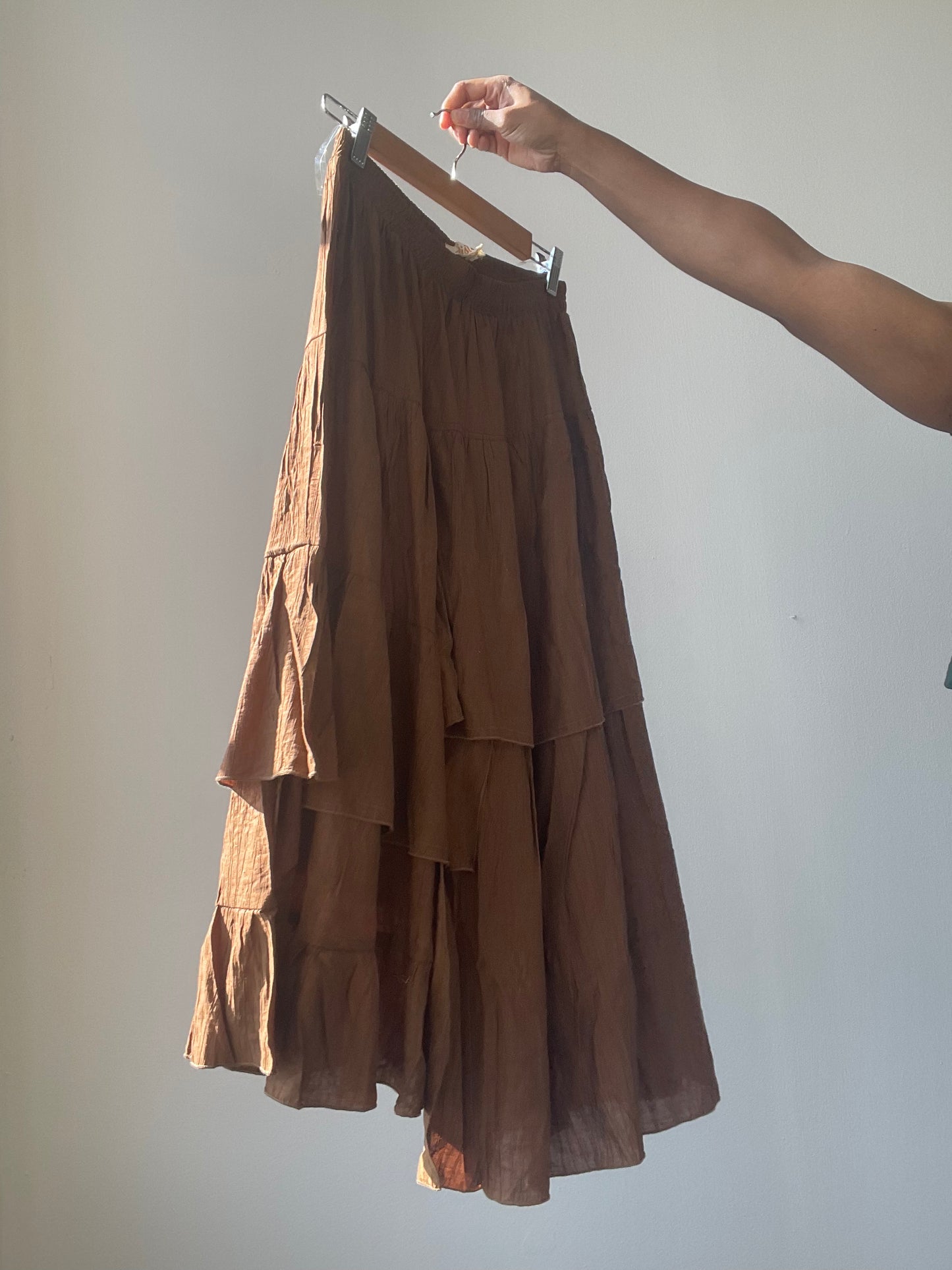 Donna Asymmetrical Tiered Midi Skirt In Brown