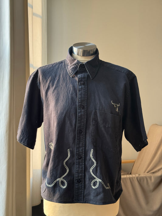 Judy Handcrafted Sad Songs Cropped Button Down Short Sleeve In Midnight Navy
