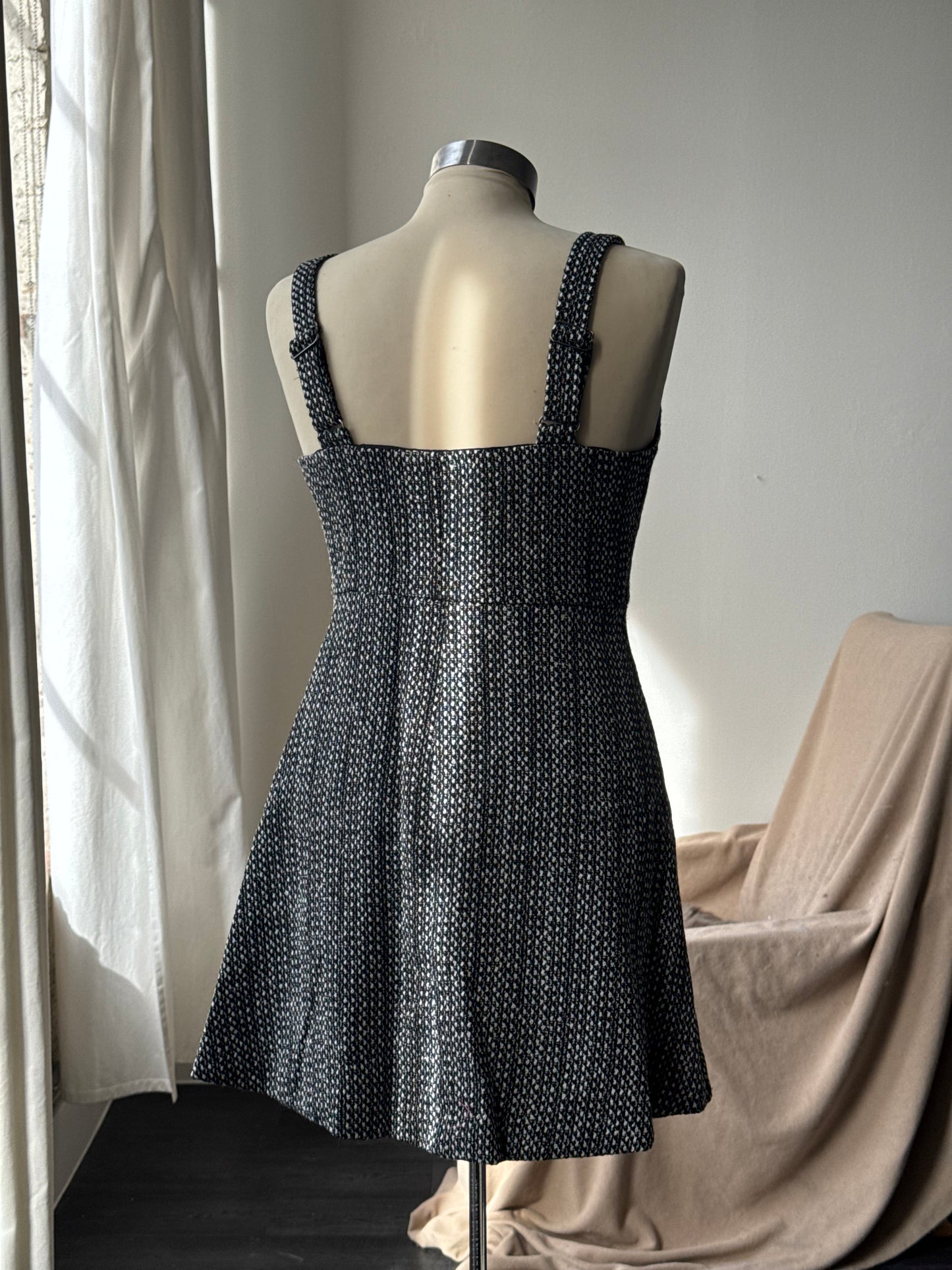 Braxton Classic Tweed 90s Style V Neck Mini Dress In Black