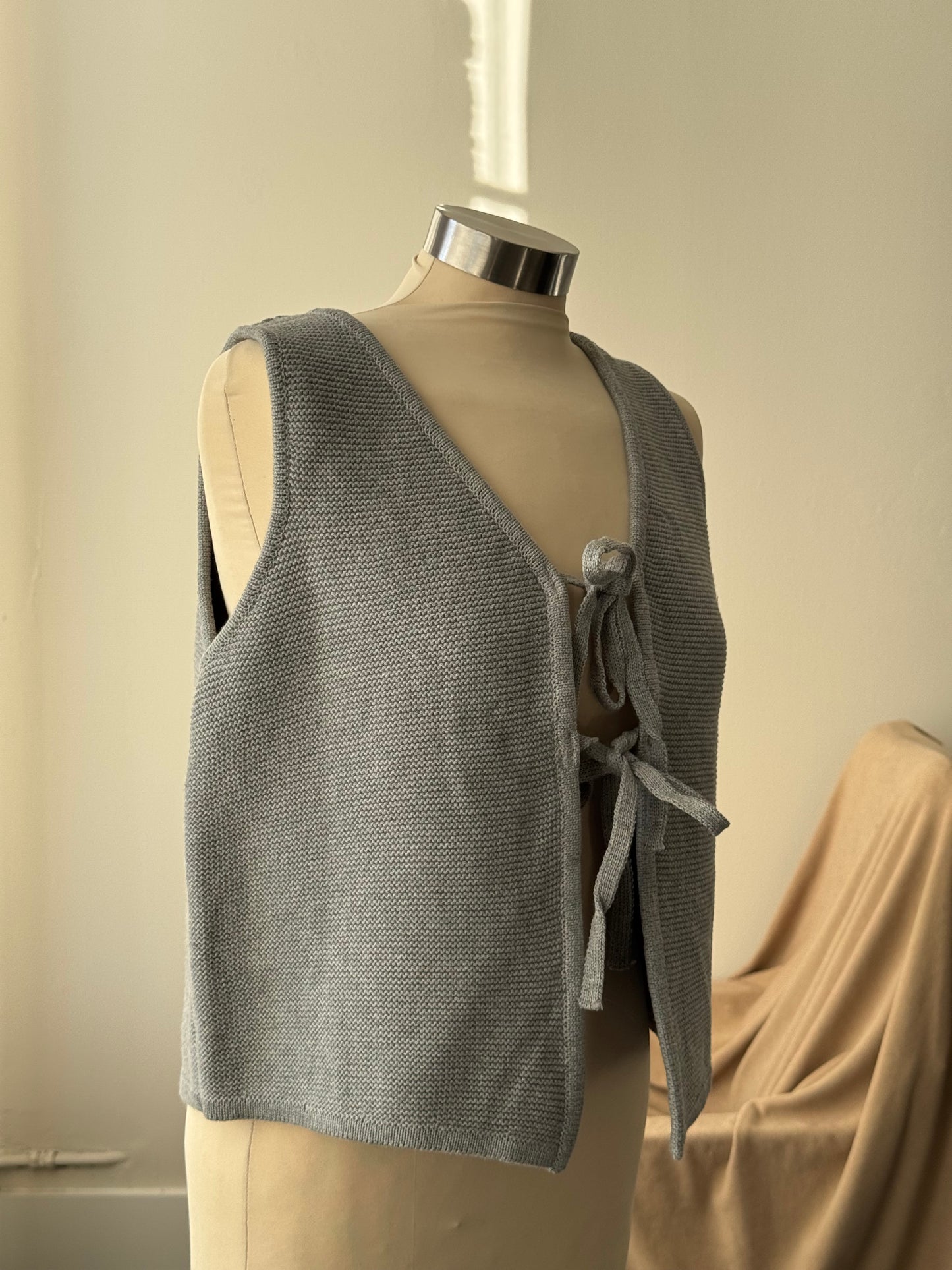 Nancy Cotton Tie Front Vest In Grey￼
