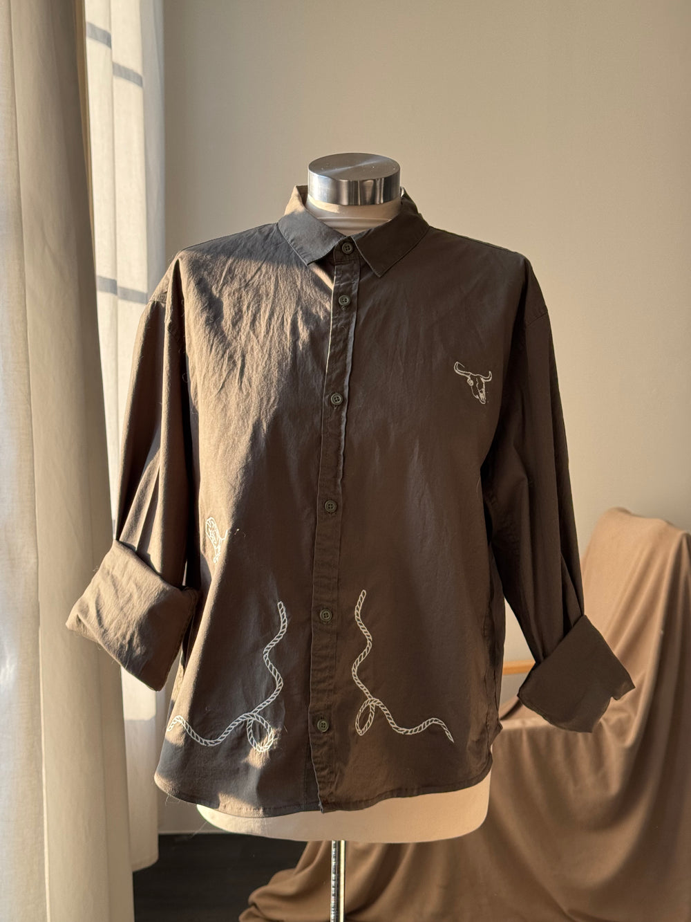 The Lawrence Handcrafted Sad Songs Cropped Button Down Long Sleeve In Army Olive Brown