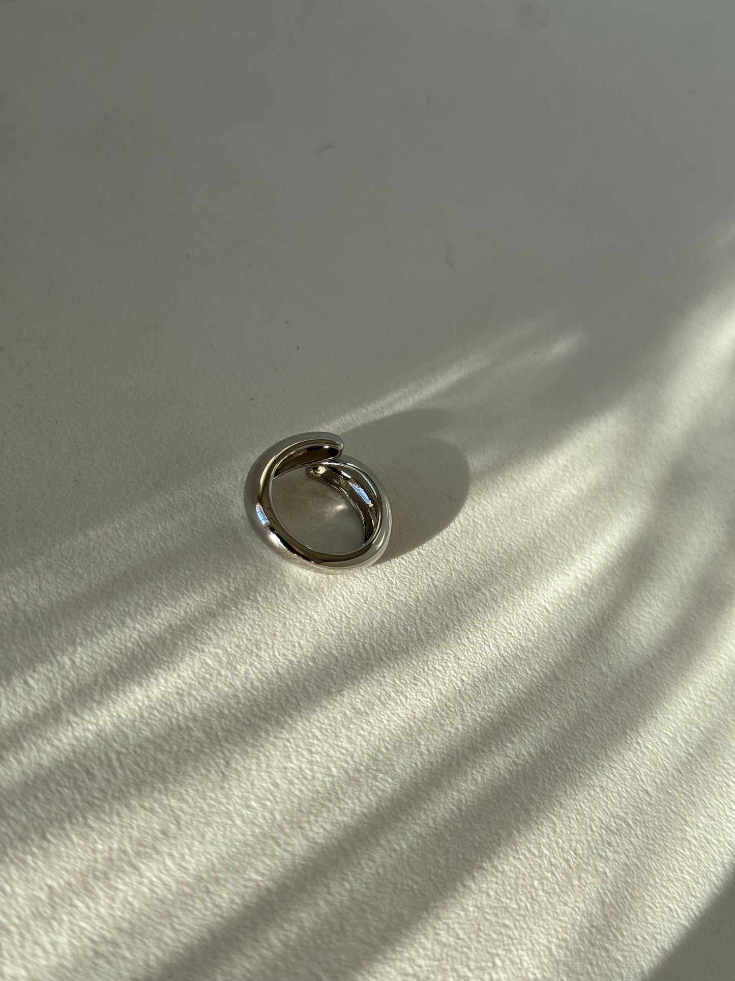 Laney Open Ended Drip Ring In Silver￼