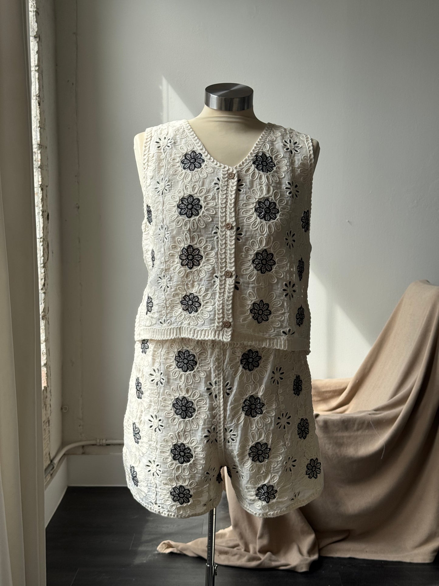 Monique Cotton Crochet Embroidered Appliqué Shorts In Natural