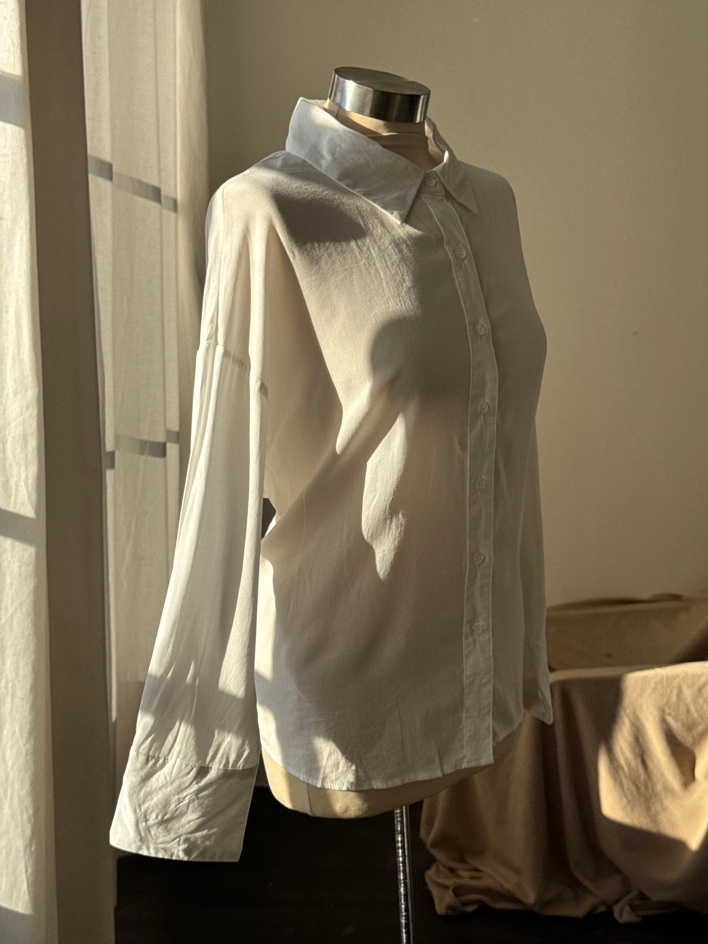 Henry Lace Back Fitted Button Down In Ivory￼￼