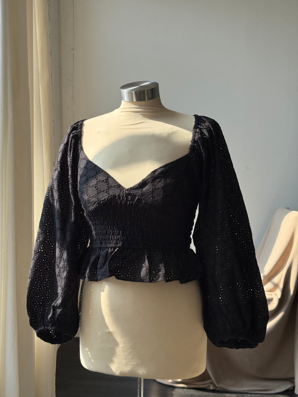 Carmen Cotton Eyelet Balloon Sleeve Crop Top In Black