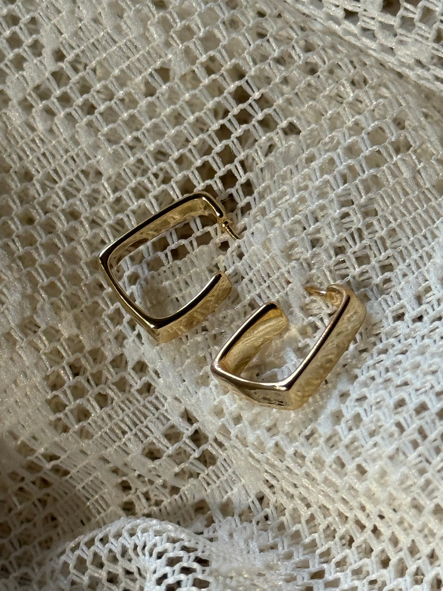 Henry Classic Square Hug Hoop Earring In Gold
