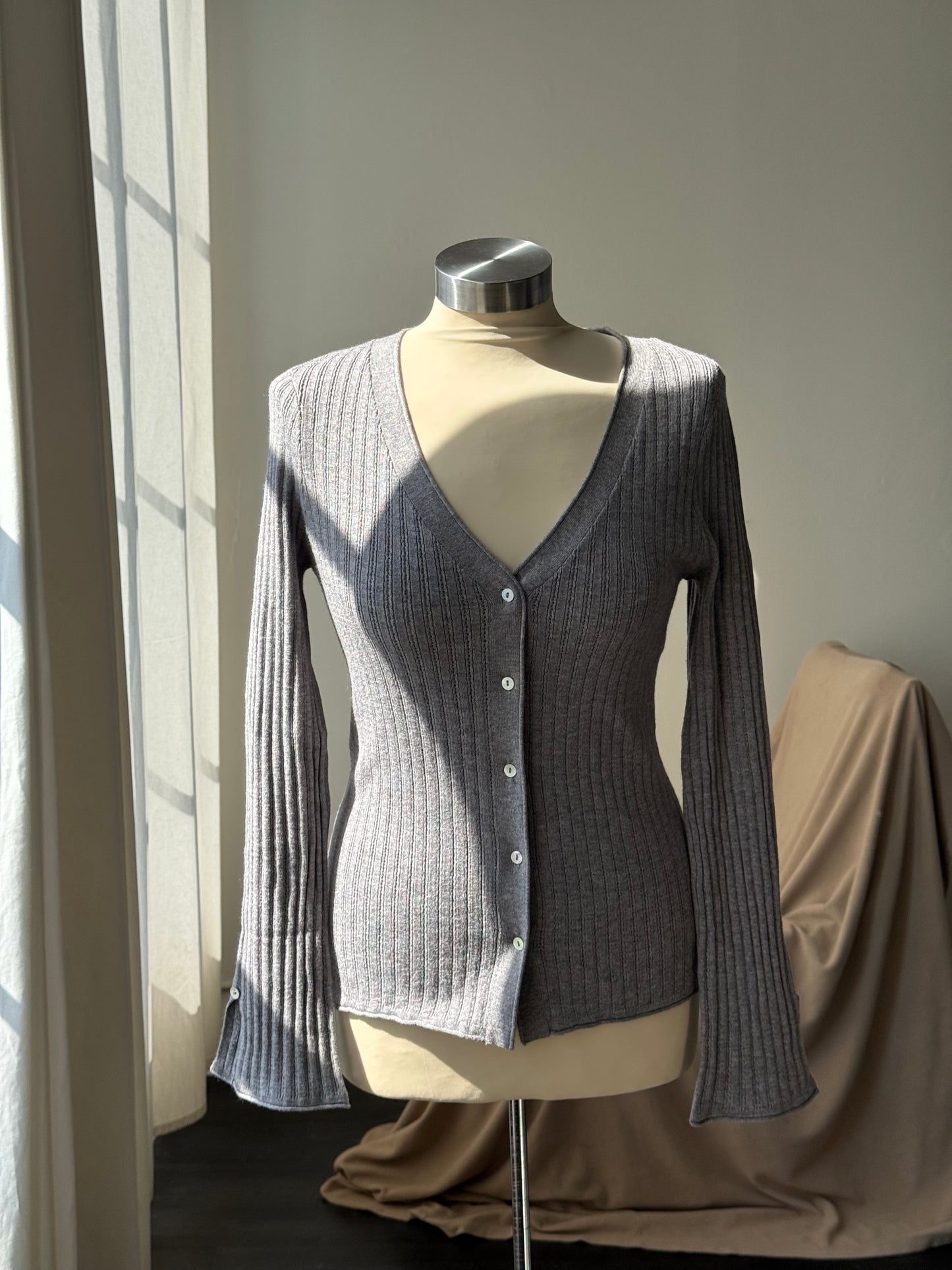 Kimberly 90s Style Classic Fitted Button Down Sweater In Grey￼