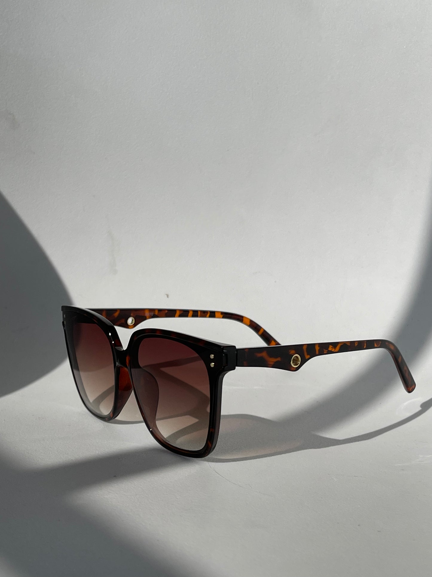 Susan Double Stud 70s Style Sunglasses In Tortoise