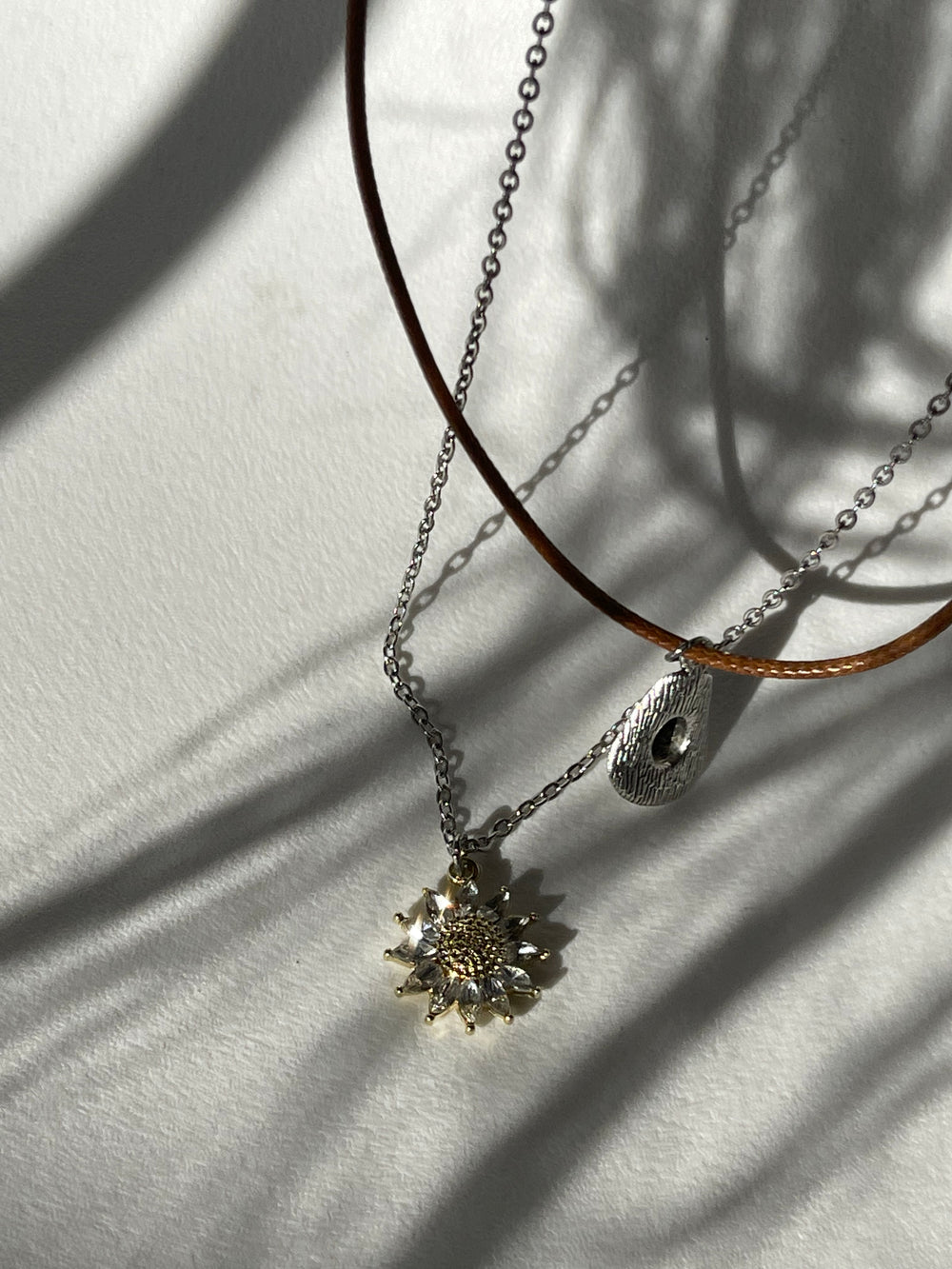 Sagan Sunflower Lasso & Cowboy Hat Charm Necklace In Silver