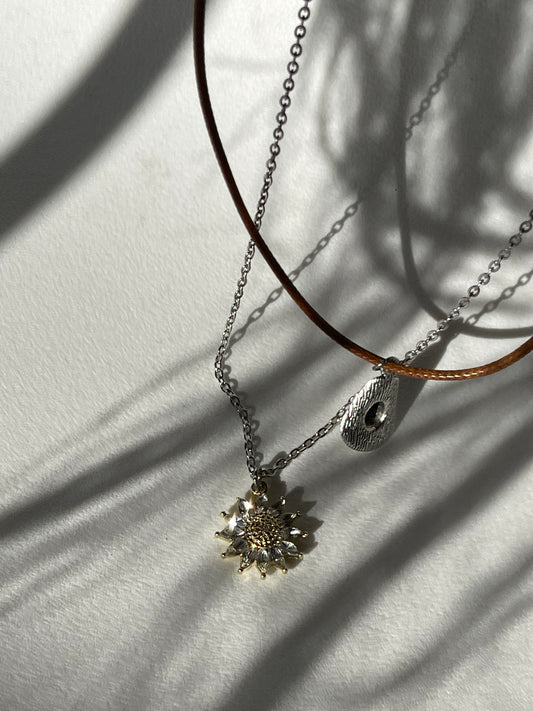 Sagan Sunflower Lasso & Cowboy Hat Charm Necklace In Silver