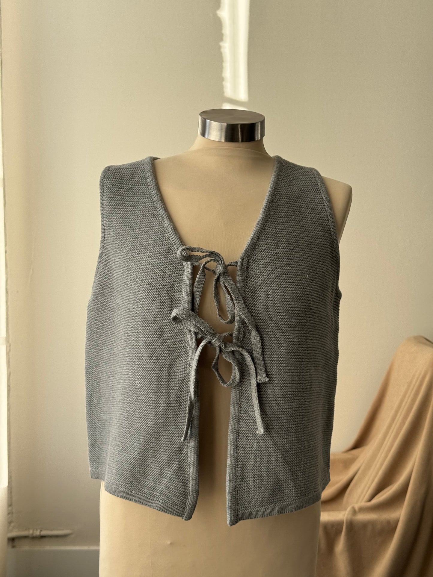 Nancy Cotton Tie Front Vest In Grey￼