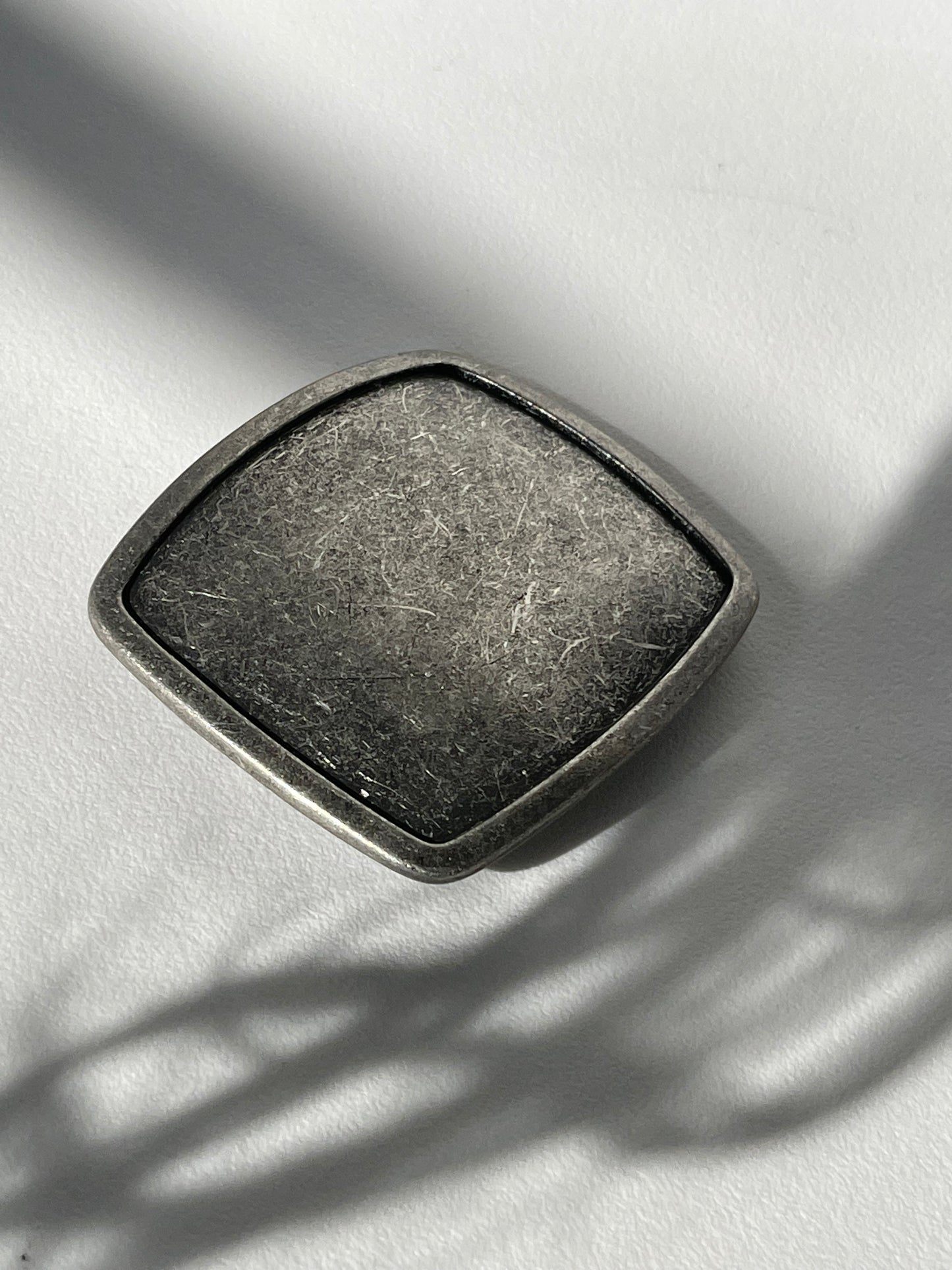 Billy Classic Solid Distressed Belt Buckle In Vintage Silver