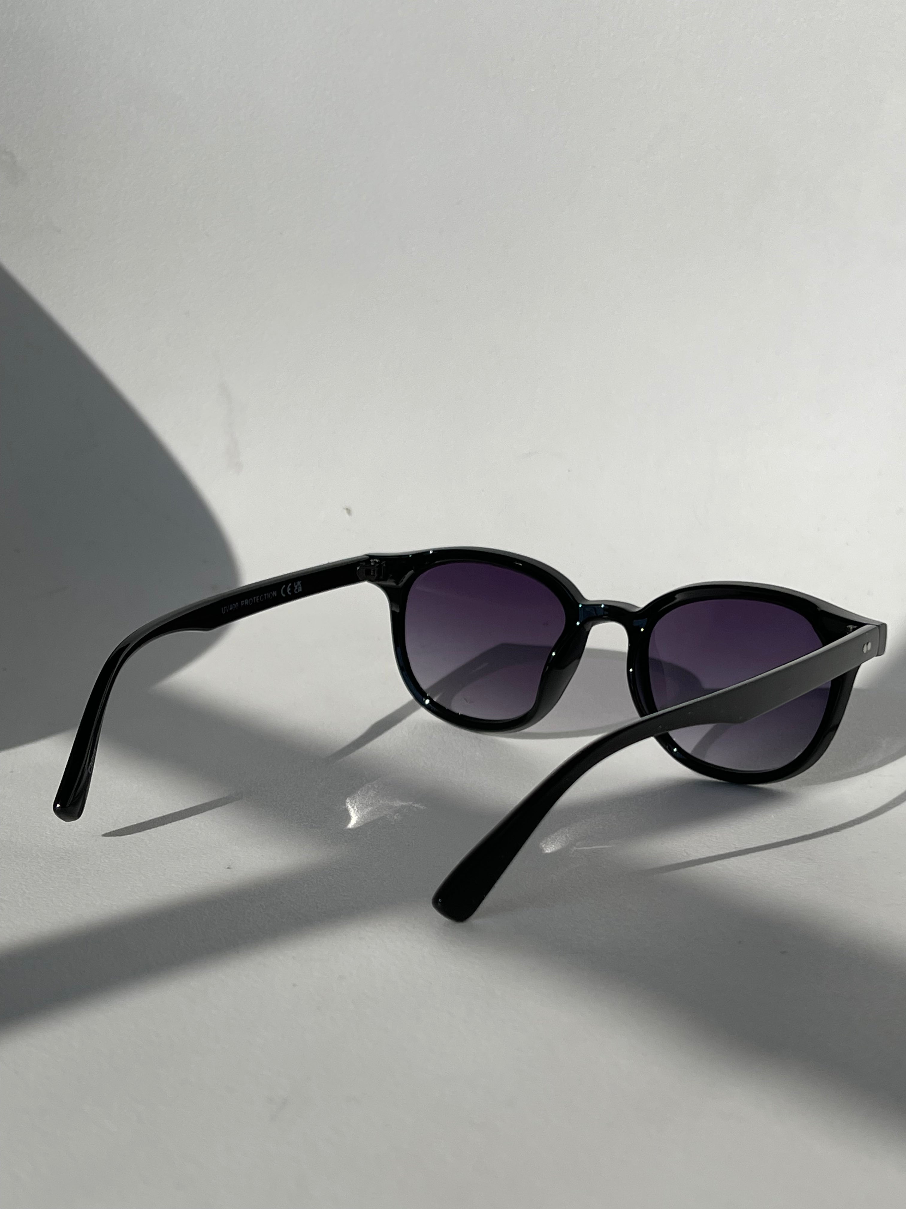 Trasher Black Uni-Sex Square Sunglasses | Le Specs