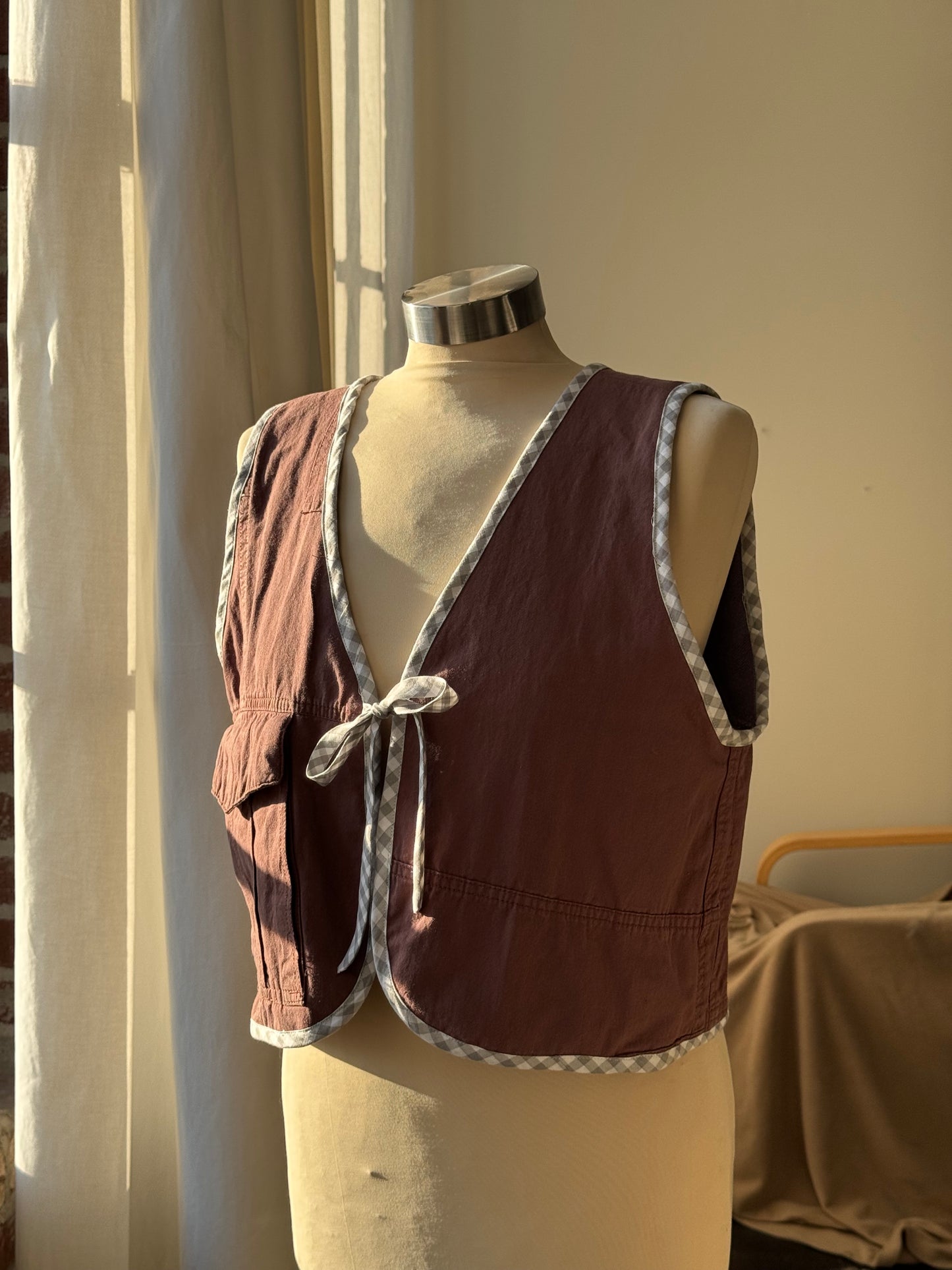 O.L. Handcrafted Reversible Cargo Vest In Vintage Brown￼