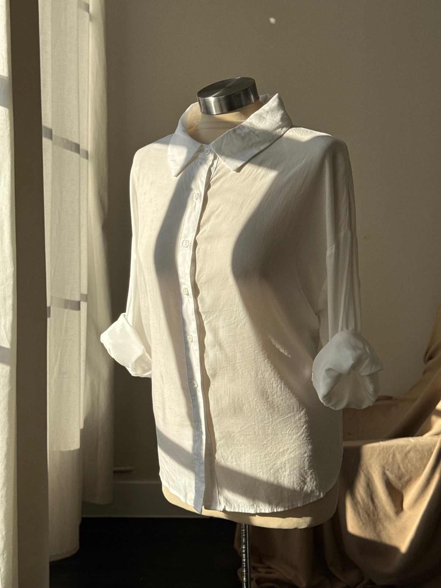 Henry Lace Back Fitted Button Down In Ivory￼￼