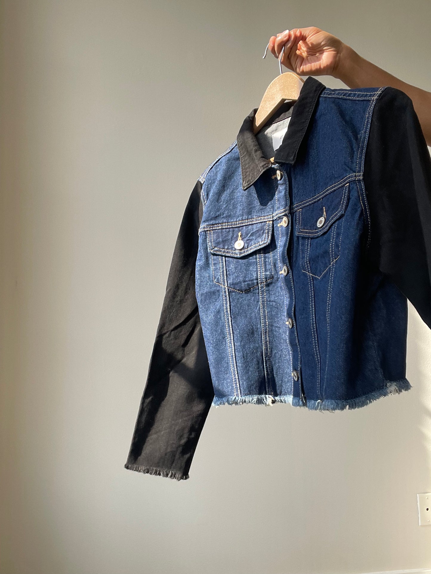 Margot 90s Style Two Tone Cropped Denim Jacket In Blue & Black