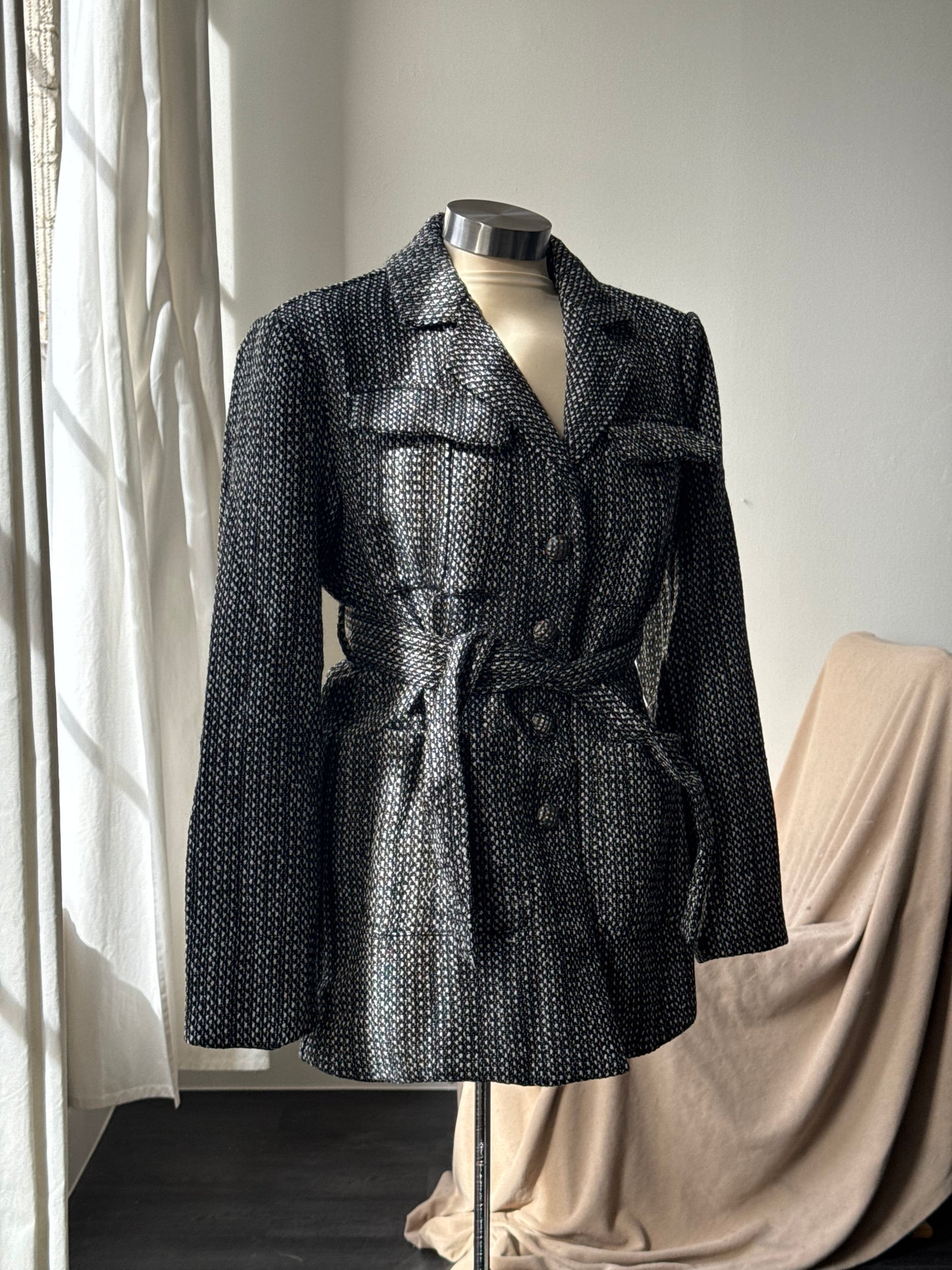 Braxton Classic Tweed Tailored Jacket In Black