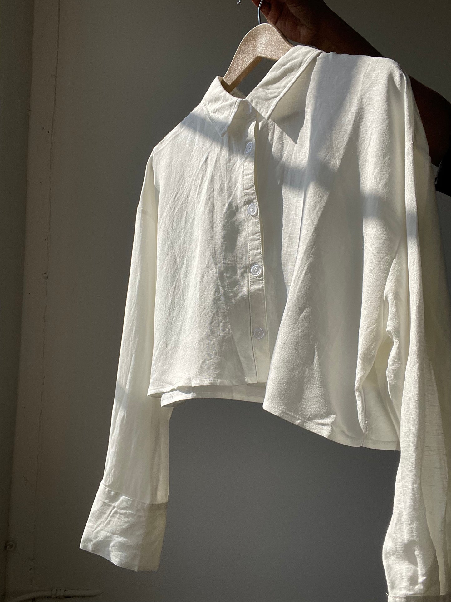 Charlotte Linen Long Sleeve Cropped Button Down Shirt In Ivory
