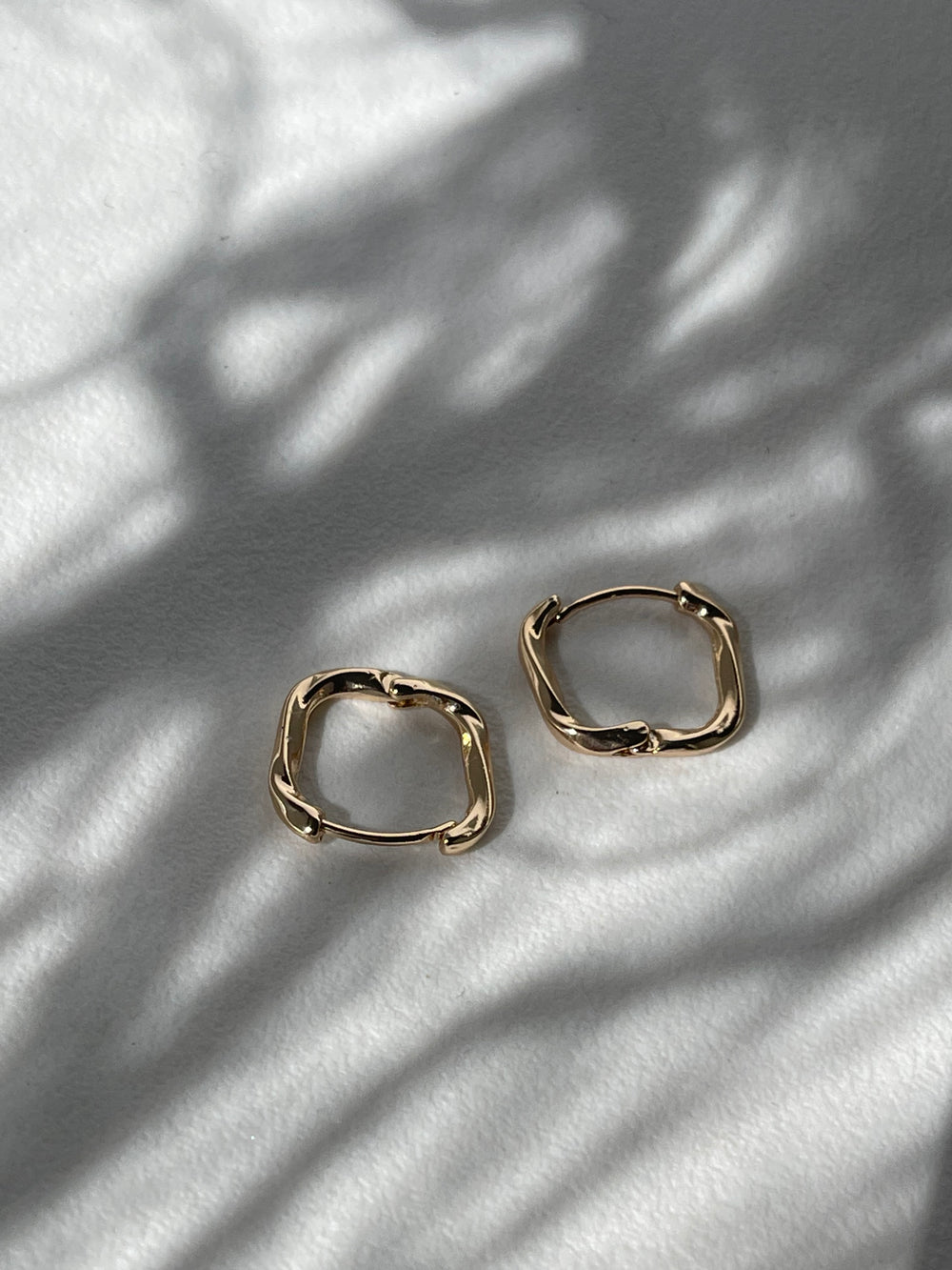 Murphy Square Twist Hug Hoop Earring In Gold