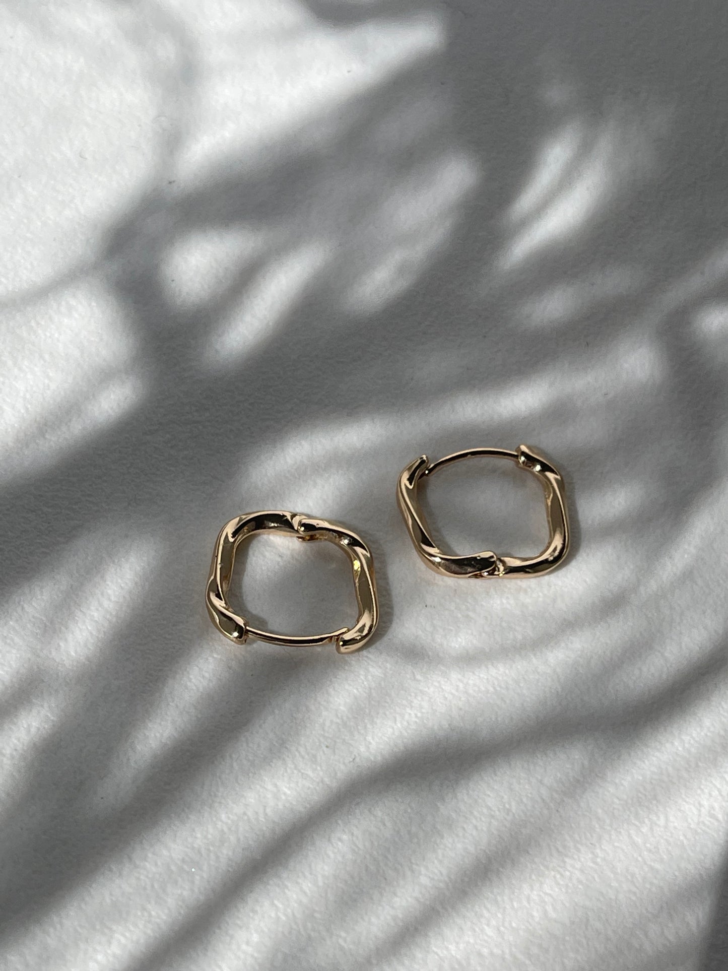 Murphy Square Twist Hug Hoop Earring In Gold