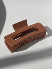 Sonia Modern Frost Claw Clip In Rust