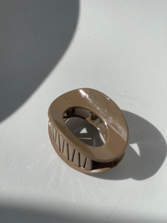 Sagan Geo Claw Clip In Gloss Brown