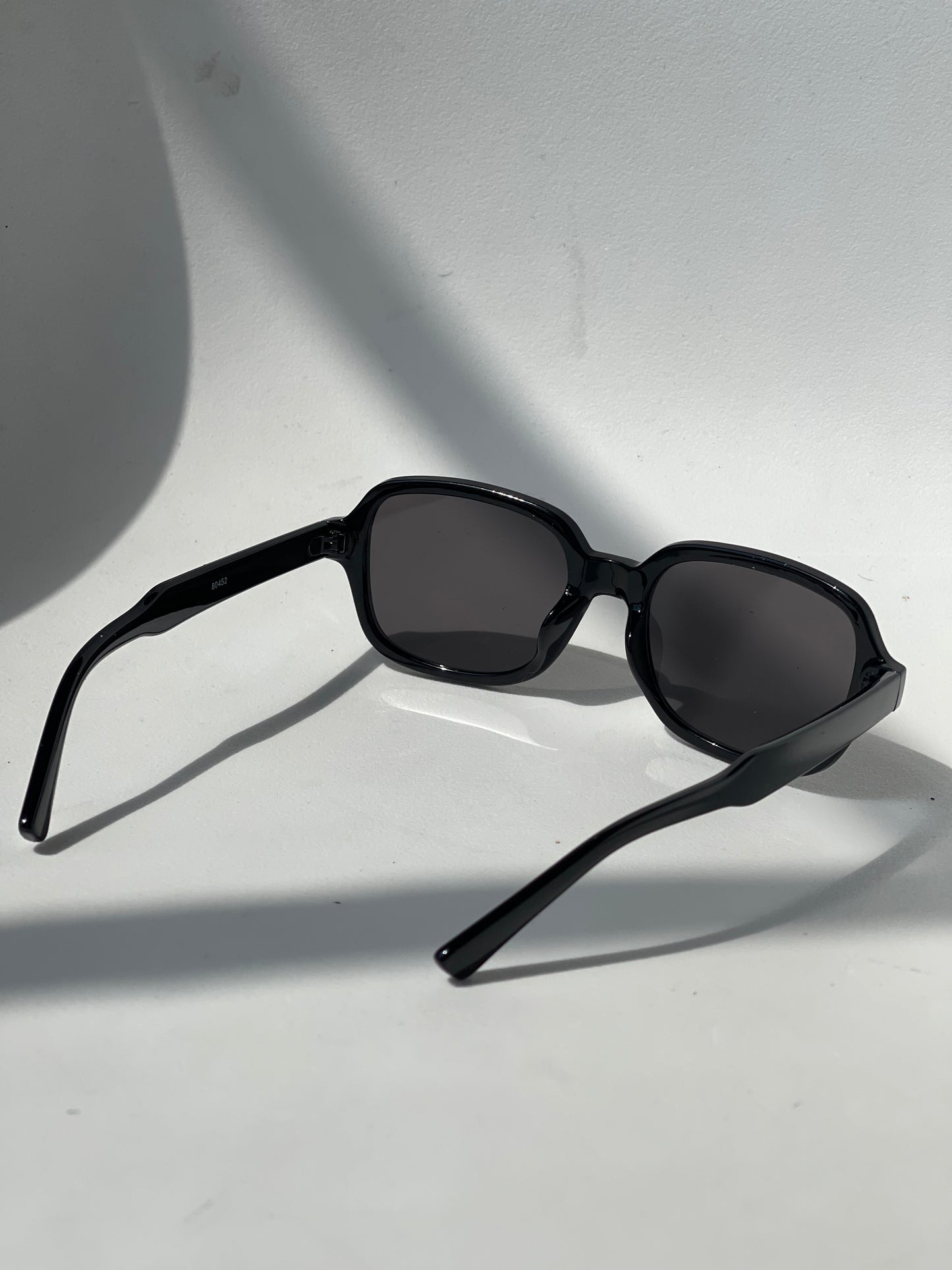 Rowan Gold Stud Sunglasses In Black