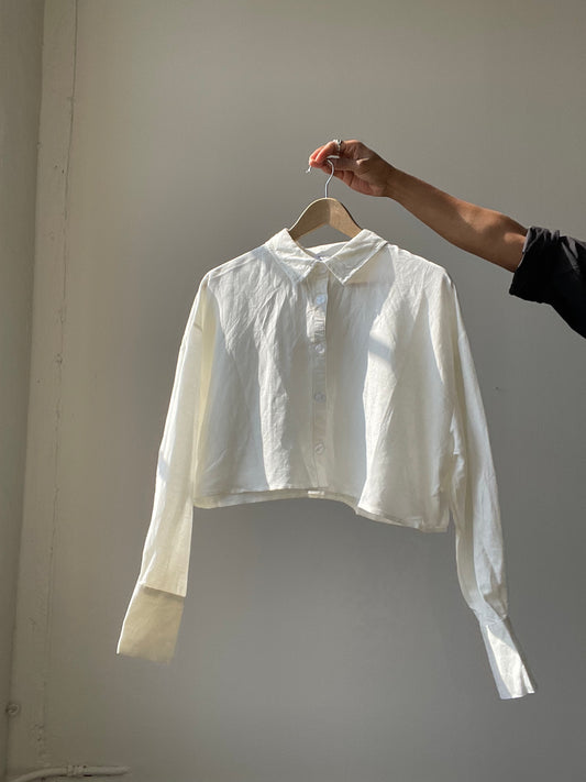 Charlotte Linen Long Sleeve Cropped Button Down Shirt In Ivory