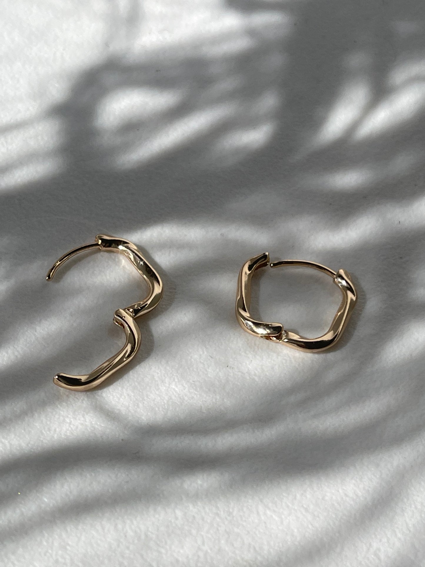 Murphy Square Twist Hug Hoop Earring In Gold