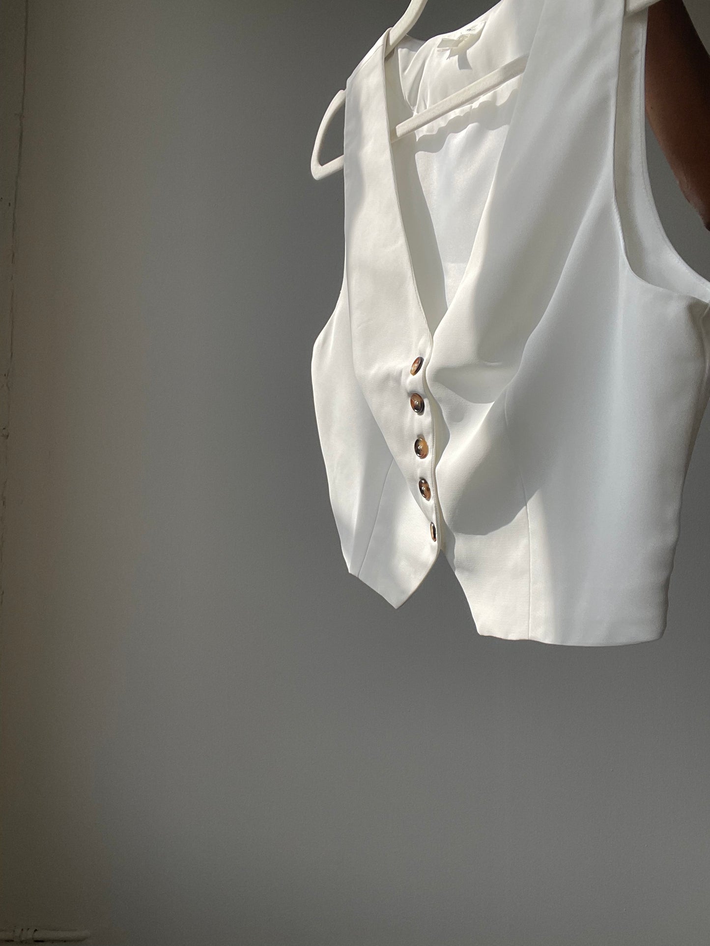 Maribel Classic Button Down Vest In White
