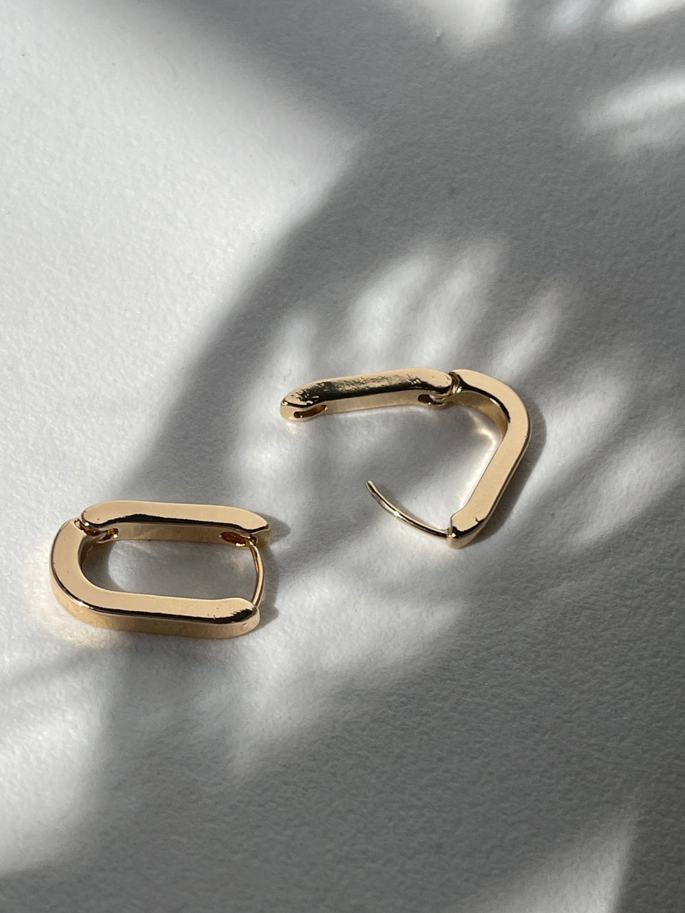 Manor Squared Edge Rounded Hug Hoop In Gold